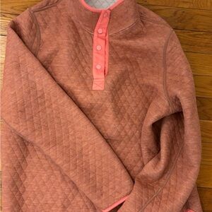 Quilted reversible marine layer Corbett pullover in Terracotta and white